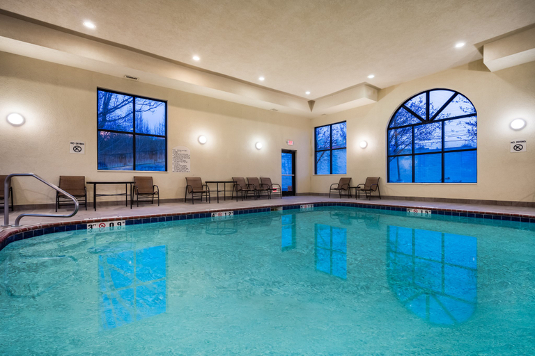 Sport & Beauty 2, Holiday Inn Express & Suites ROCKY MOUNT/SMITH MTN LAKE, Franklin