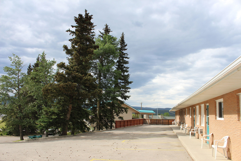 Exterior & Views 2, Pines Motel, Division No. 14