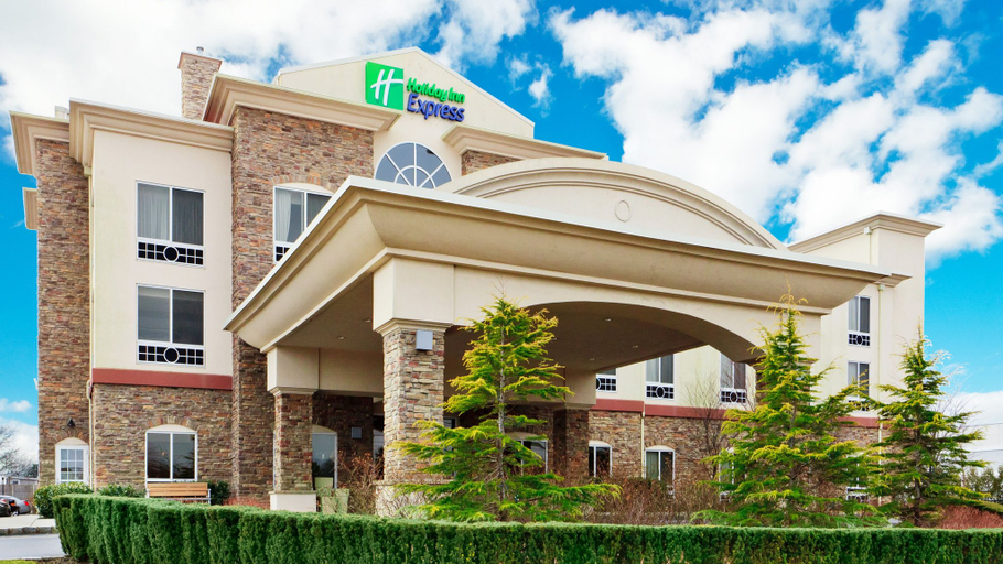 Exterior & Views 3, Holiday Inn Express & Suites LONG ISLAND-EAST END, Suffolk