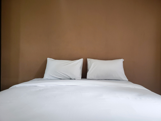 Bedroom 5, Elegant and Comfy Studio Apartment Belmont Residence Puri By Travelio, West Jakarta