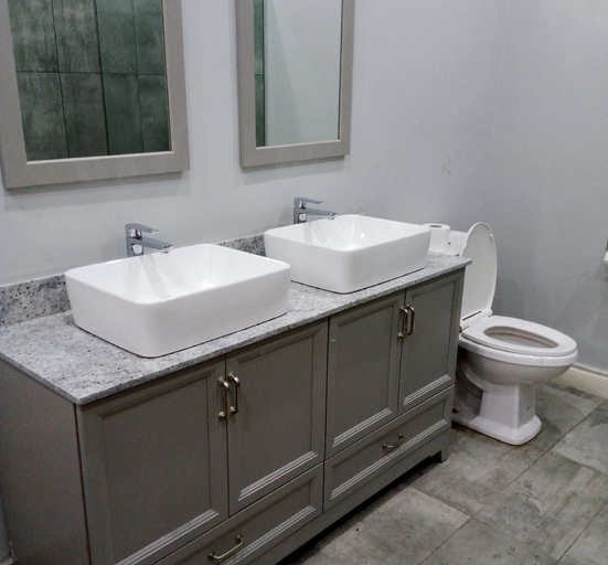 Others 3, 4 Bedrooms Family House Sakumono, Tema