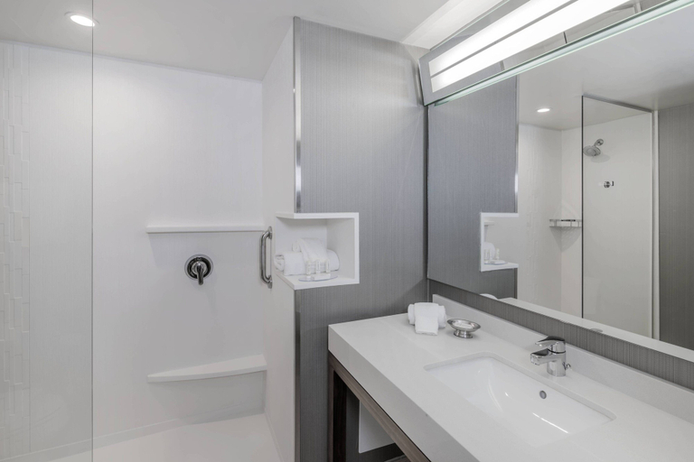 Bathroom 4, Courtyard by Marriott Burlington, Halton