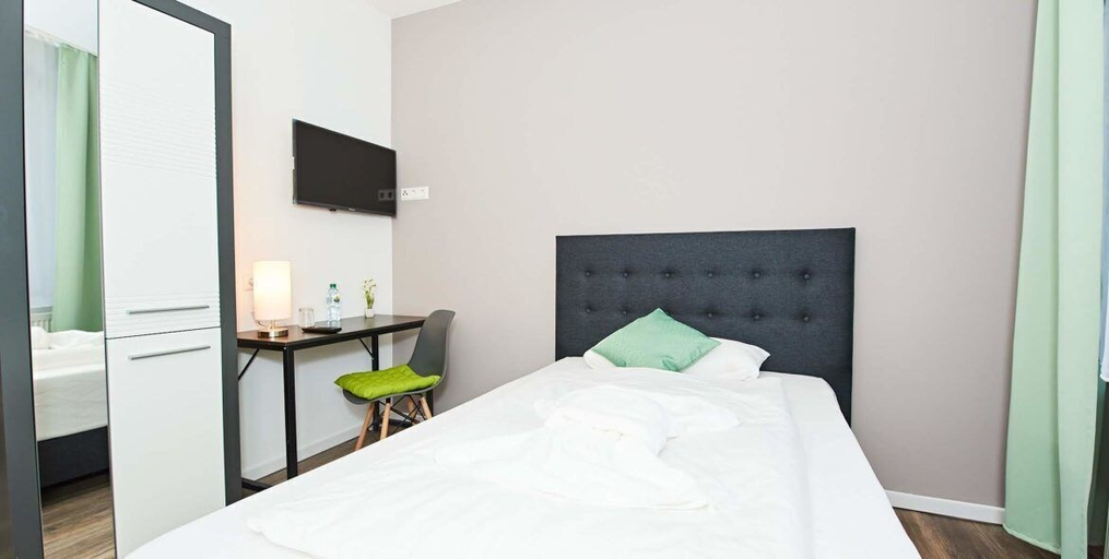 Bedroom 3, Hotel Phoenix, Karlsruhe