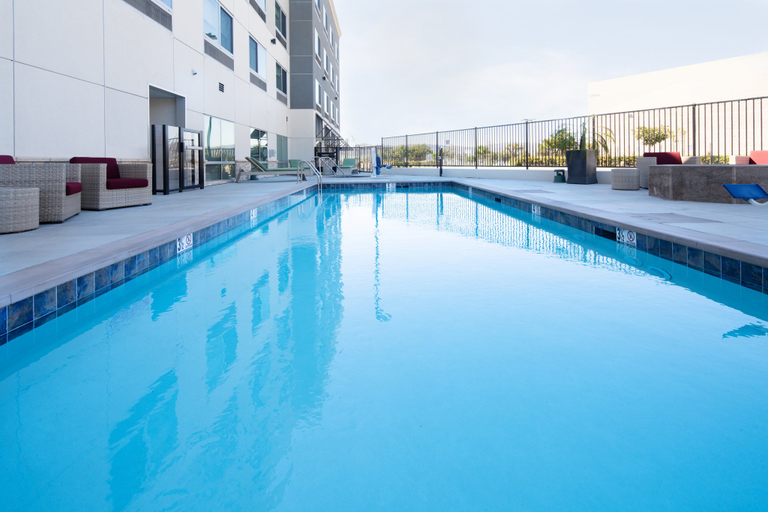 Sport & Beauty 2, Holiday Inn Express & Suites MURRIETA - TEMECULA, Riverside