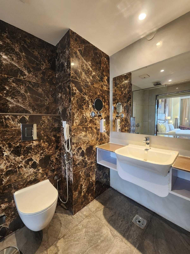 Bathroom, Portola Hotel By Parkside, Kangra