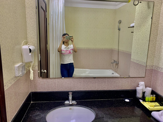 Bathroom 5, Hung Long Harbour Hotel, Cát Hải
