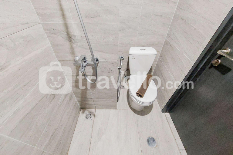 Bathroom 2, GoodHomey Studio at Collins Boulevard By Travelio, Tangerang