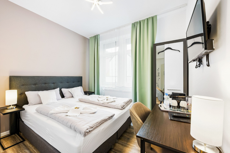 Bedroom 4, Hotel Phoenix, Karlsruhe