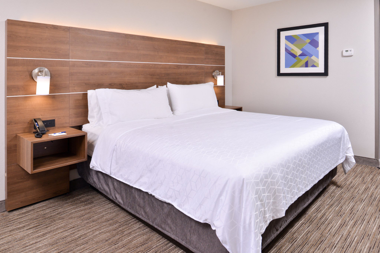 Bedroom 2, Holiday Inn Express & Suites SELMA by IHG, Bexar