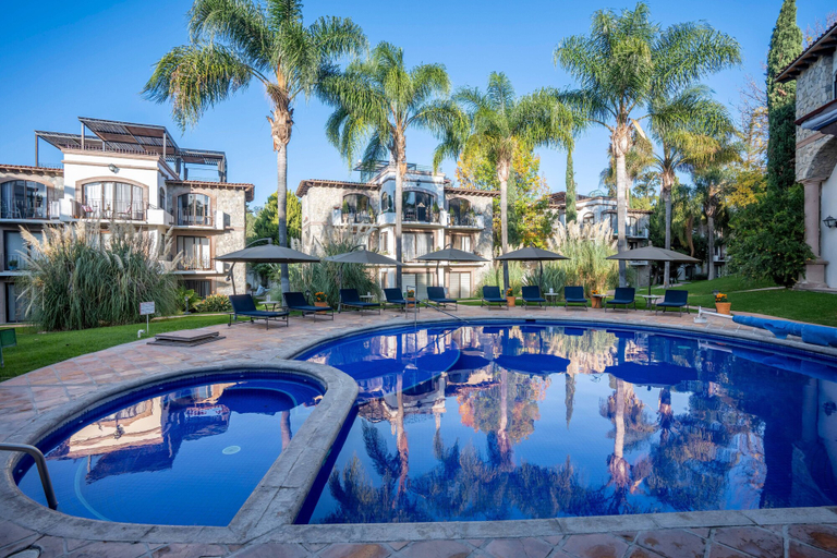 Sport & Beauty 3, HOLT - Boutique 2BR Puente Viejo Residencial, Allende