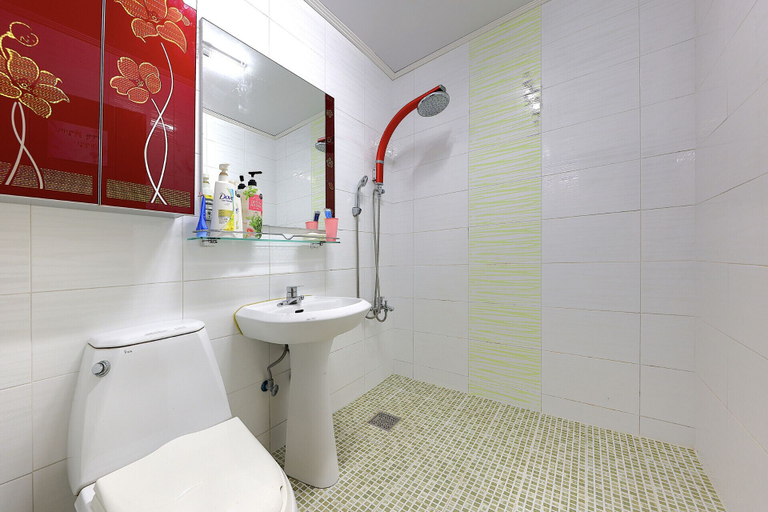 Bathroom 5, Taehwa Pension, Gangneung