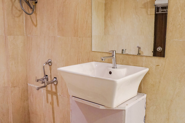 Bathroom 3, Fabhotel Dreams Inn, Thane