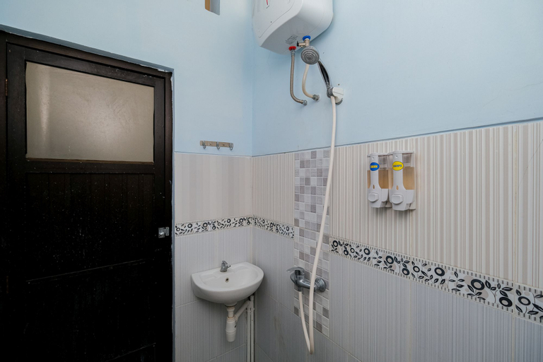 Bedroom 3, RedDoorz Syariah near RSUD Tuban, Tuban