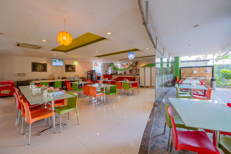Food & Drinks 4, RedDoorz Premium @ Jalan Veteran Bojonegoro, Bojonegoro