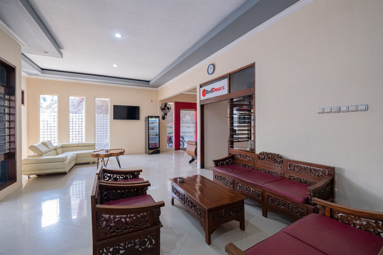 Others 5, RedDoorz near Bojonegoro Train Station, Bojonegoro