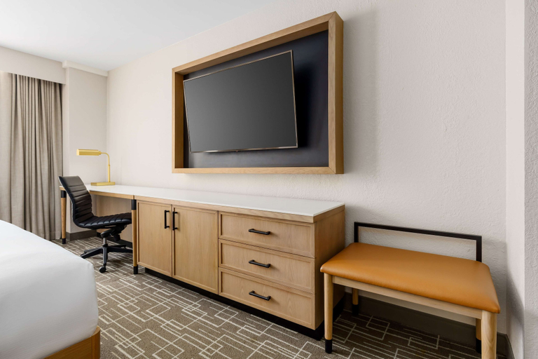 Bedroom 4, DoubleTree by Hilton Charlotte City Center, Mecklenburg