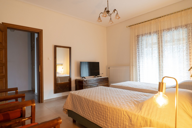 Bedroom 2, Paul's American Mansion- Volos suburb, Thessaly