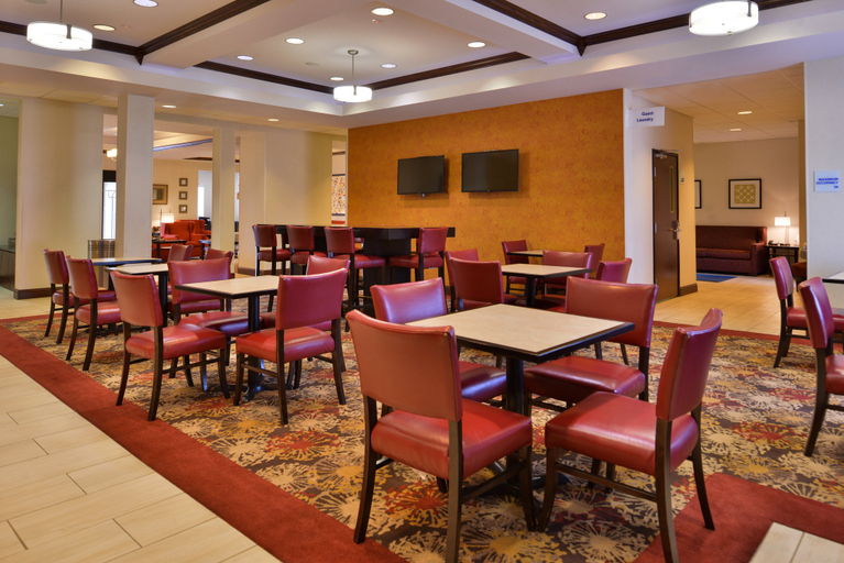 Food & Drinks 5, Holiday Inn Express & Suites PITTSBURG, Crawford