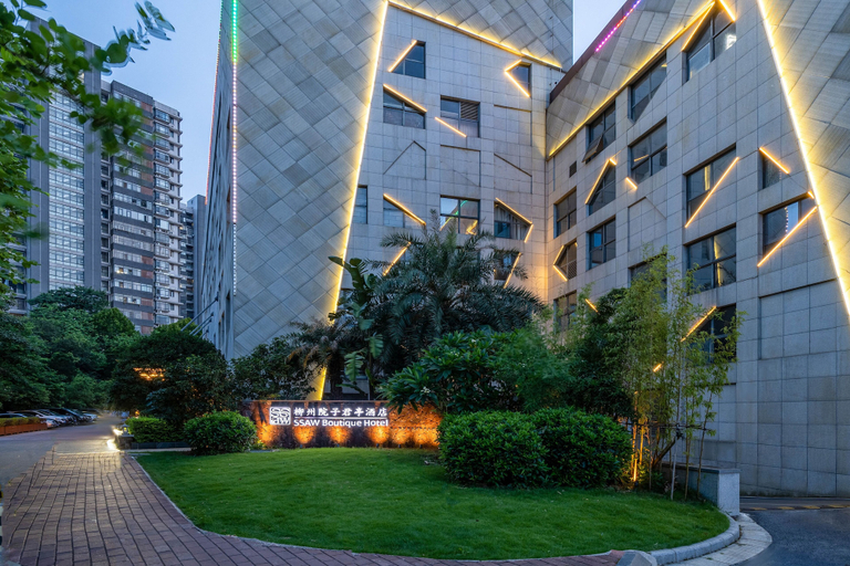 Exterior & Views
