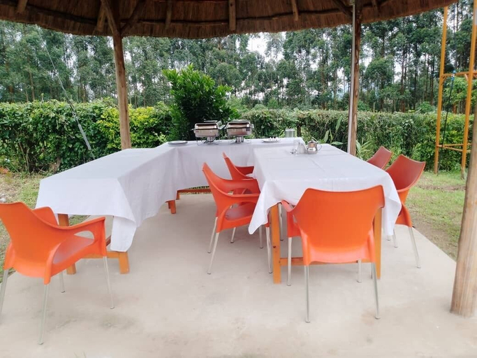 Food & Drinks 4, White Cat Farm Hut Inn, Igara