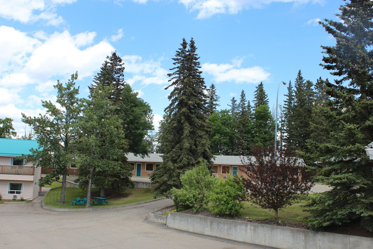 Exterior & Views 2, Pines Motel, Division No. 14