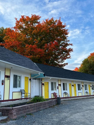 Exterior & Views 3, Skyland Motel Inn & Suites, Muskoka