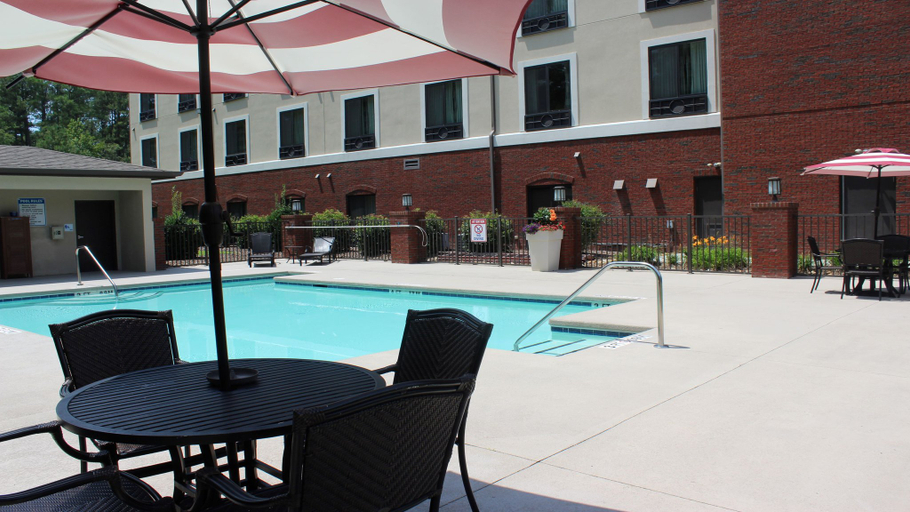 Exterior & Views 2, Holiday Inn Express & Suites ROCKINGHAM, Richmond
