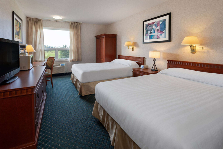 Bedroom 3, Travelodge by Wyndham Amherst, Cumberland