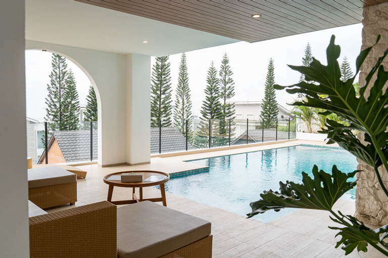 Sport & Beauty 2, Sunrise City View Villa 9 bedrooms with a private heated swimming pool, Bandung