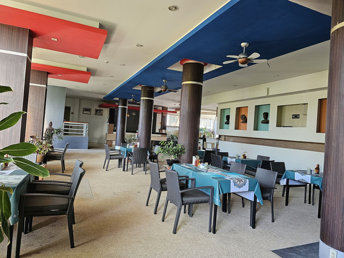 Food & Drinks 5, Am Surin Place, Phuket Island