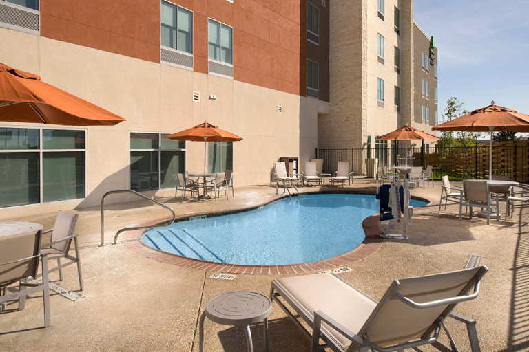 Sport & Beauty, Holiday Inn Express & Suites SAN ANTONIO NORTH - WINDCREST, Bexar