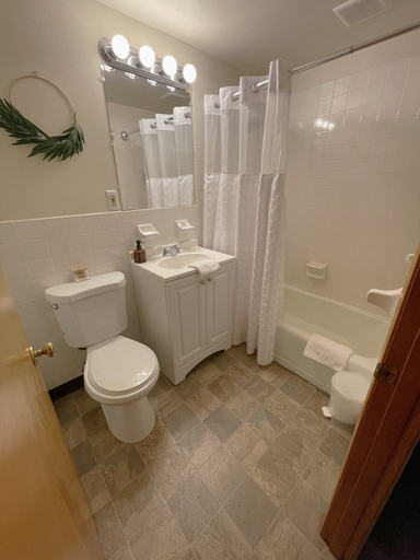 Bathroom 4, Berkshire Valley Inn, Berkshire