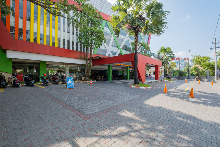 Exterior & Views 2, RedDoorz Premium @ Jalan Veteran Bojonegoro, Bojonegoro