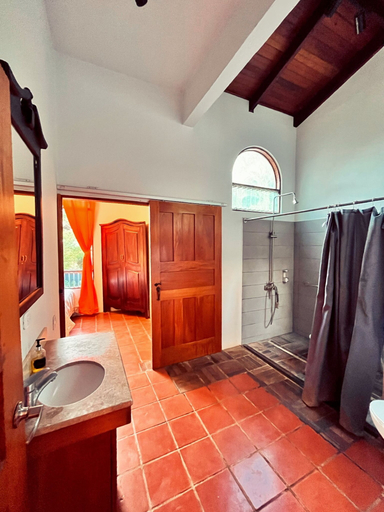 Bathroom 4, Siwõ Art Guesthouse, Carrillo