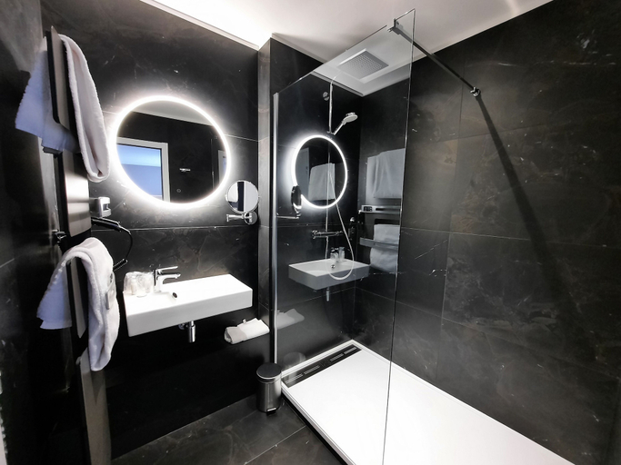Bathroom 4, Campanile PRIME - Caen Centre Gare, Calvados