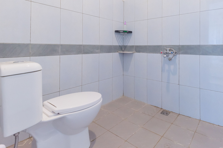 Bathroom 4, RedDoorz @ Jalan Pangkal Perjuangan Karawang, Karawang