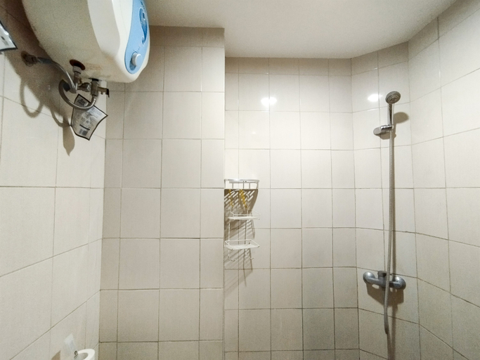Bathroom, Cozy 2BR Apartment Mekarwangi Square Cibaduyut By Travelio, Bandung