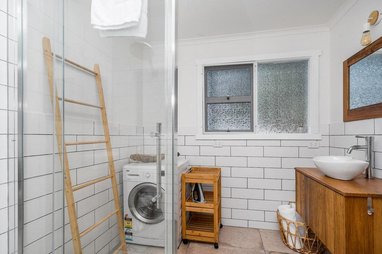 Bathroom 3, Loma Talo, Glamorgan-Spring Bay