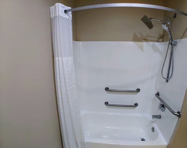 Bathroom 4, Baymont by Wyndham Adairsville, Bartow