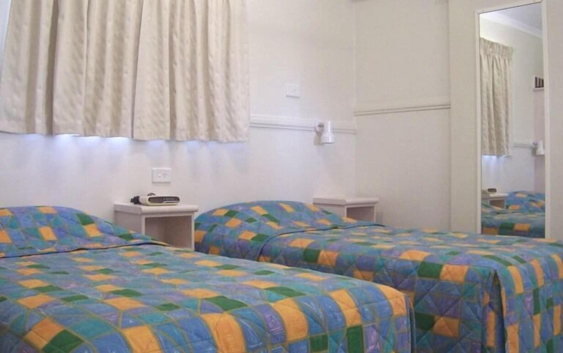 Bedroom 4, Country way Motor inn, Paroo