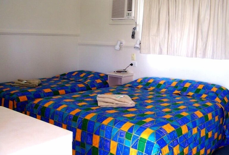 Bedroom 5, Country way Motor inn, Paroo