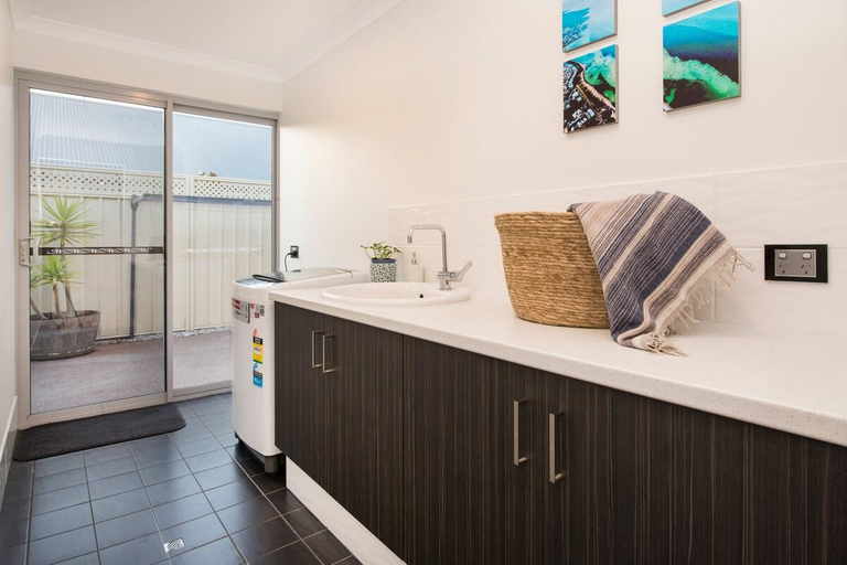 Others 4, Roanoke Retreat, Busselton