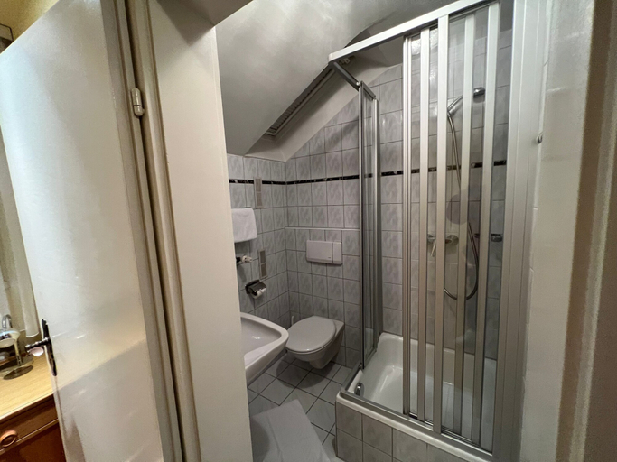 Bathroom 5, Hotel Schwan, Rastatt