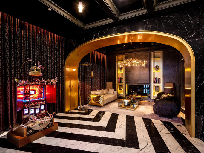 Public Area, Art Paradiso, Paradise City, Jung