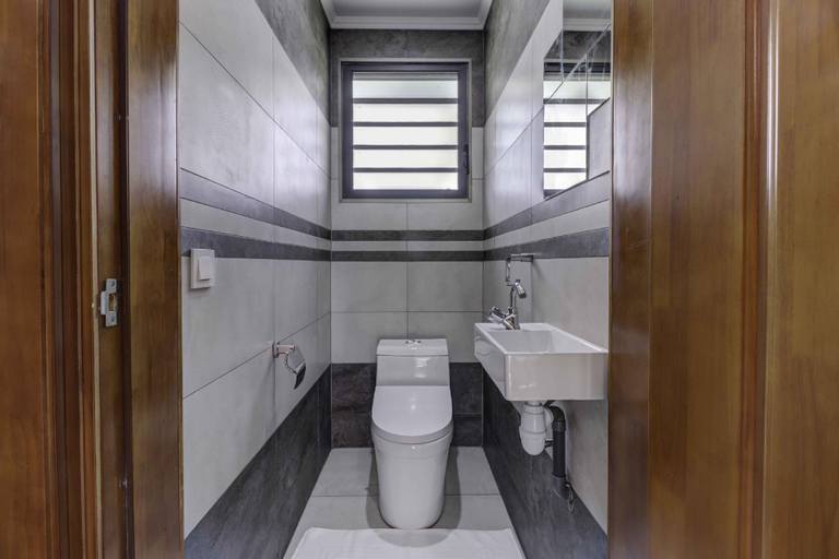 Bathroom 3, Moanaura Lodge