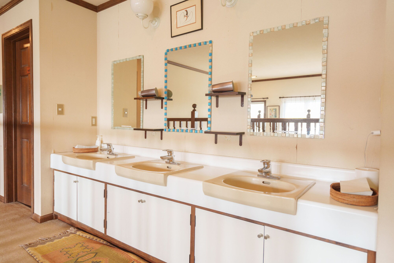 Bathroom 4, Lodge Kent, Hokuto