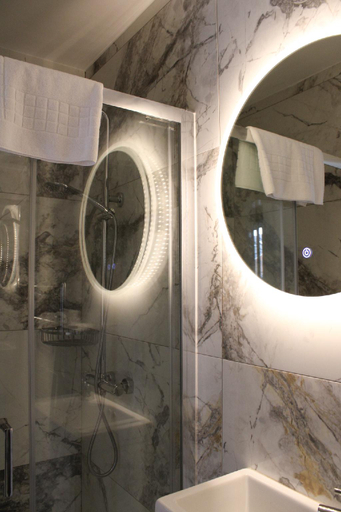 Bathroom, Moxie Luxury Apartments, Belfast