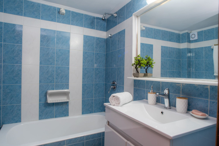Bathroom, Mira apartment, Ionian Islands
