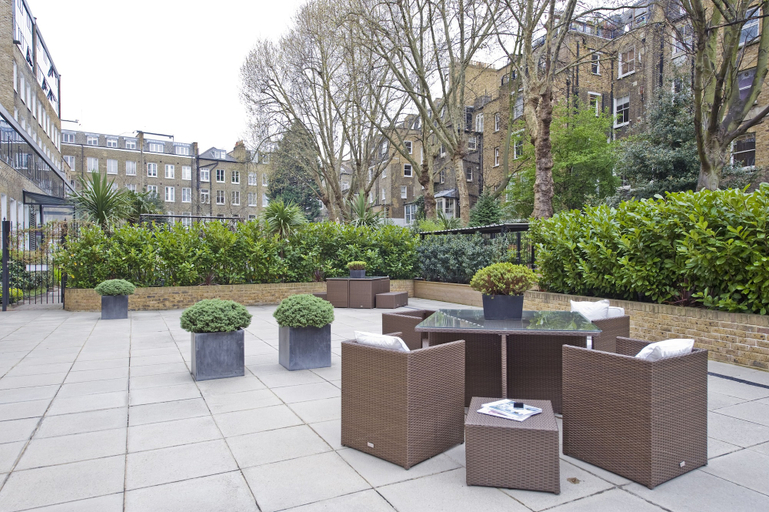 Food & Drinks 5, Nevern Place by Supercity Aparthotels, London