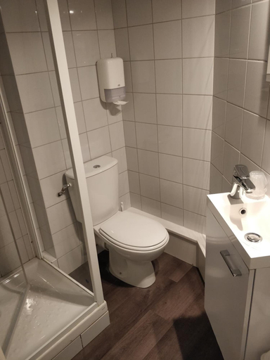 Bathroom 3, Hôtel Le Casabianca, Allier